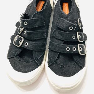 Jazzin Black Canvas strap Rocket Dog sneaker